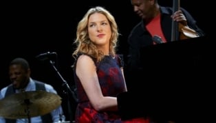 Diana croll performing (12)
